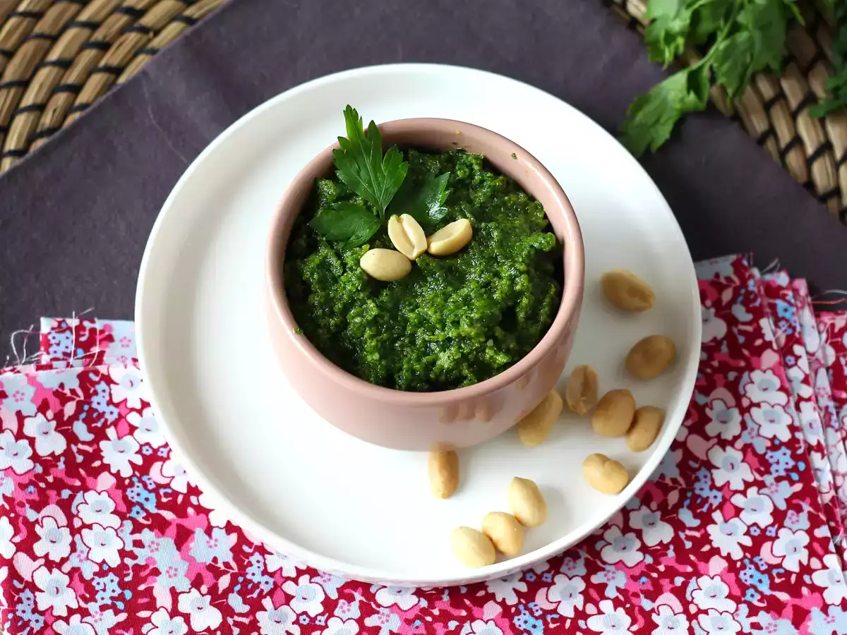 Receita Pesto de salsinha e amendoim, a mistura que deu certo!