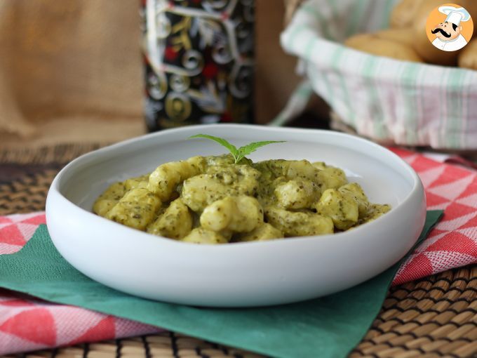 Nhoque de batata com molho pesto, tudo caseiro!