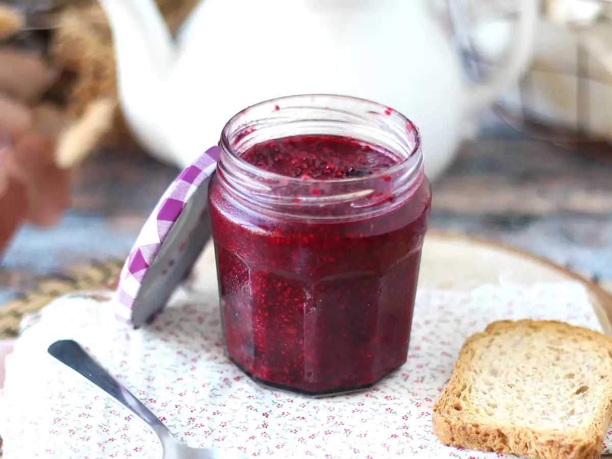 Receita Geleia saudável com frutas vermelhas e sementes de chia