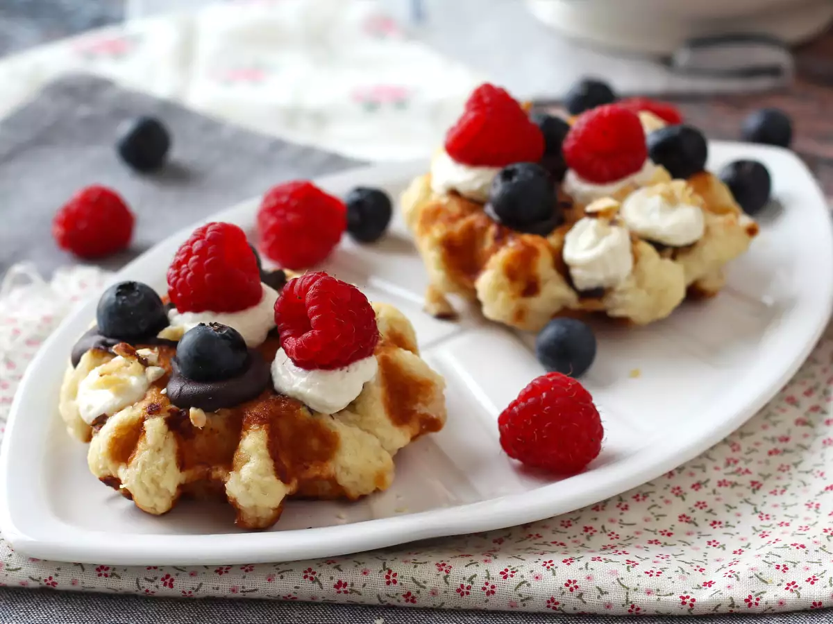 Receita Waffles de frutas, chocolate e creme mascarpone