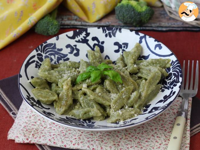 Macarrão com brócolis superfácil, feito com 2 ingredientes