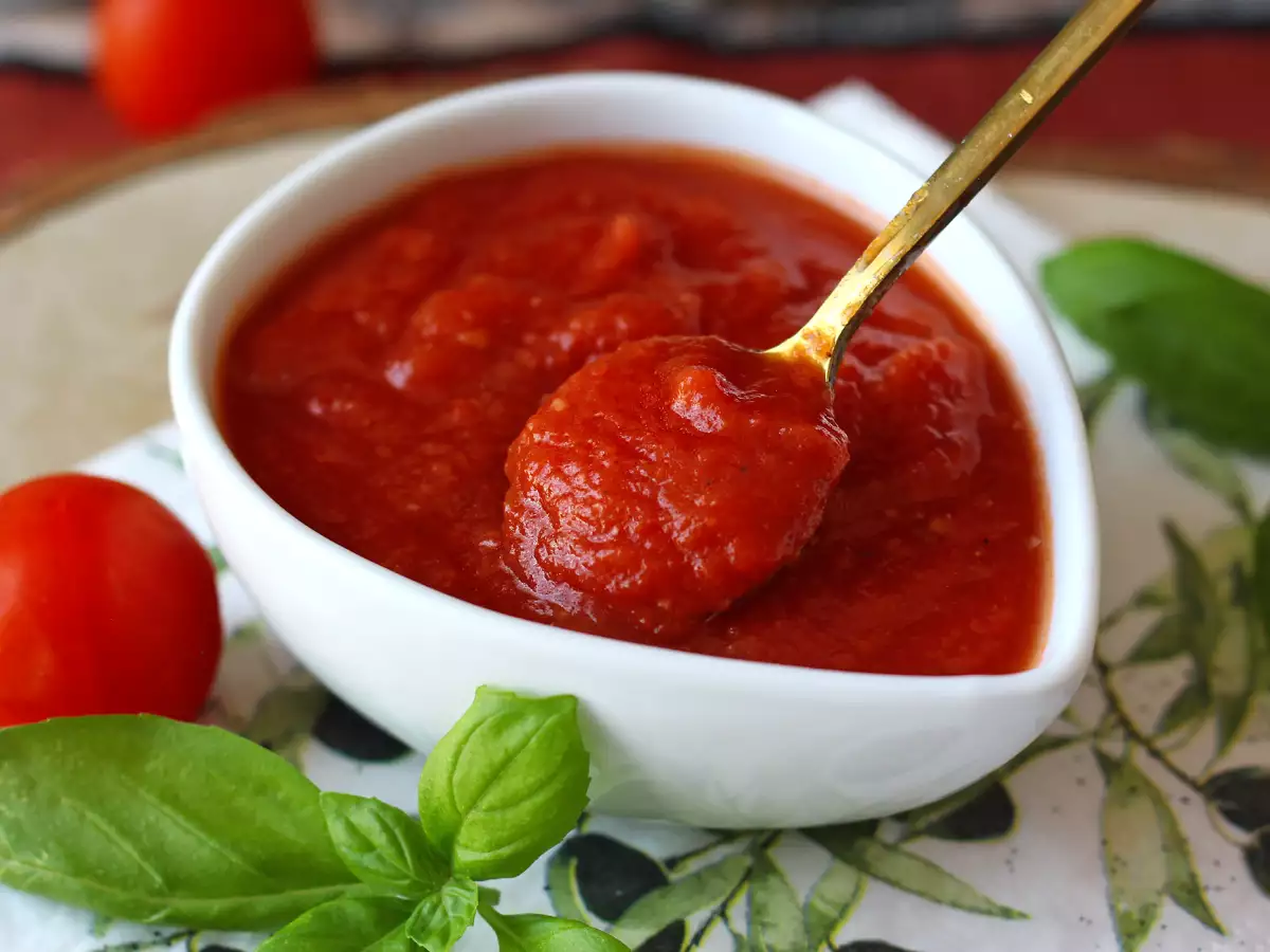 Receita Um molho de tomate cru com sabor intenso, ideal para cobrir uma pizza ou uma pinsa