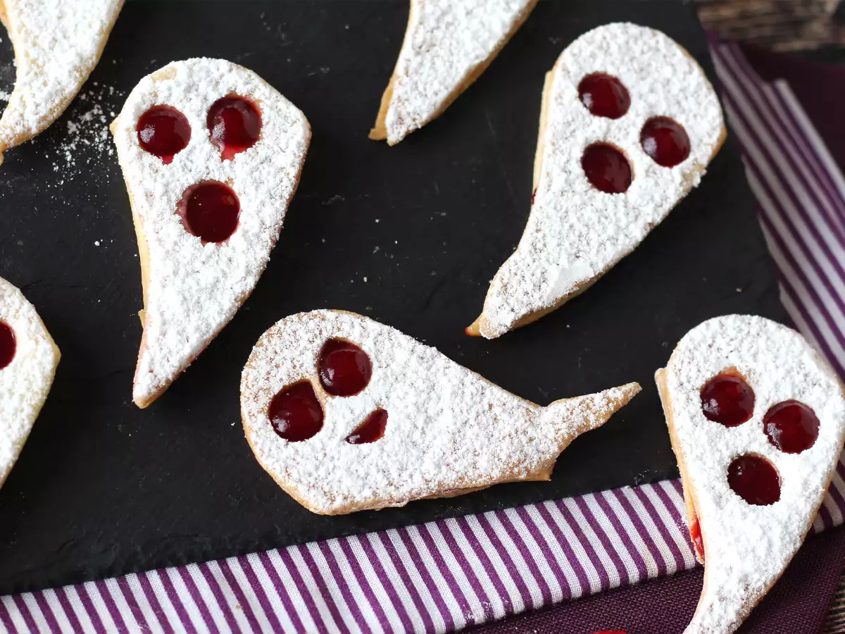 Receita Biscoitos fantasmas: a receita de halloween mais fácil e divertida para fazer com as crianças
