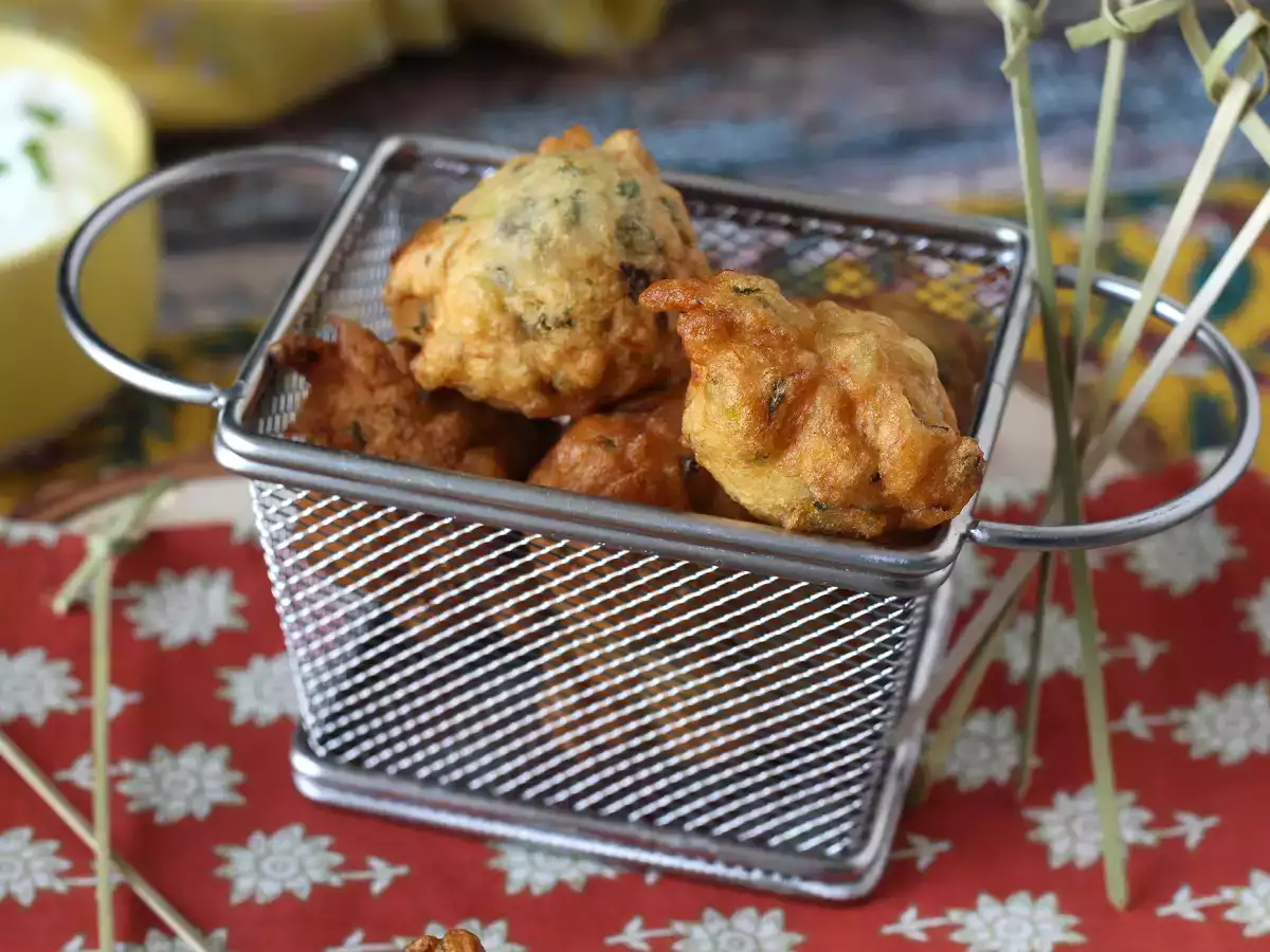 Receita Bolinhos de bacalhau (accras de morue) ao estilo francês: crocantes, leves e cheios de sabor