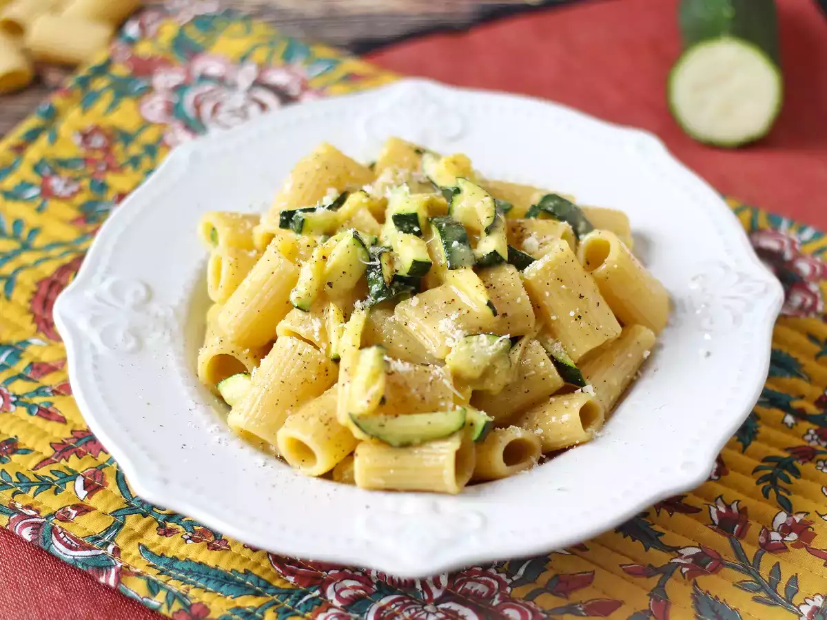 Receita Carbonara de curgete (abobrinha): a versão vegetariana fácil, cremosa e irresistível