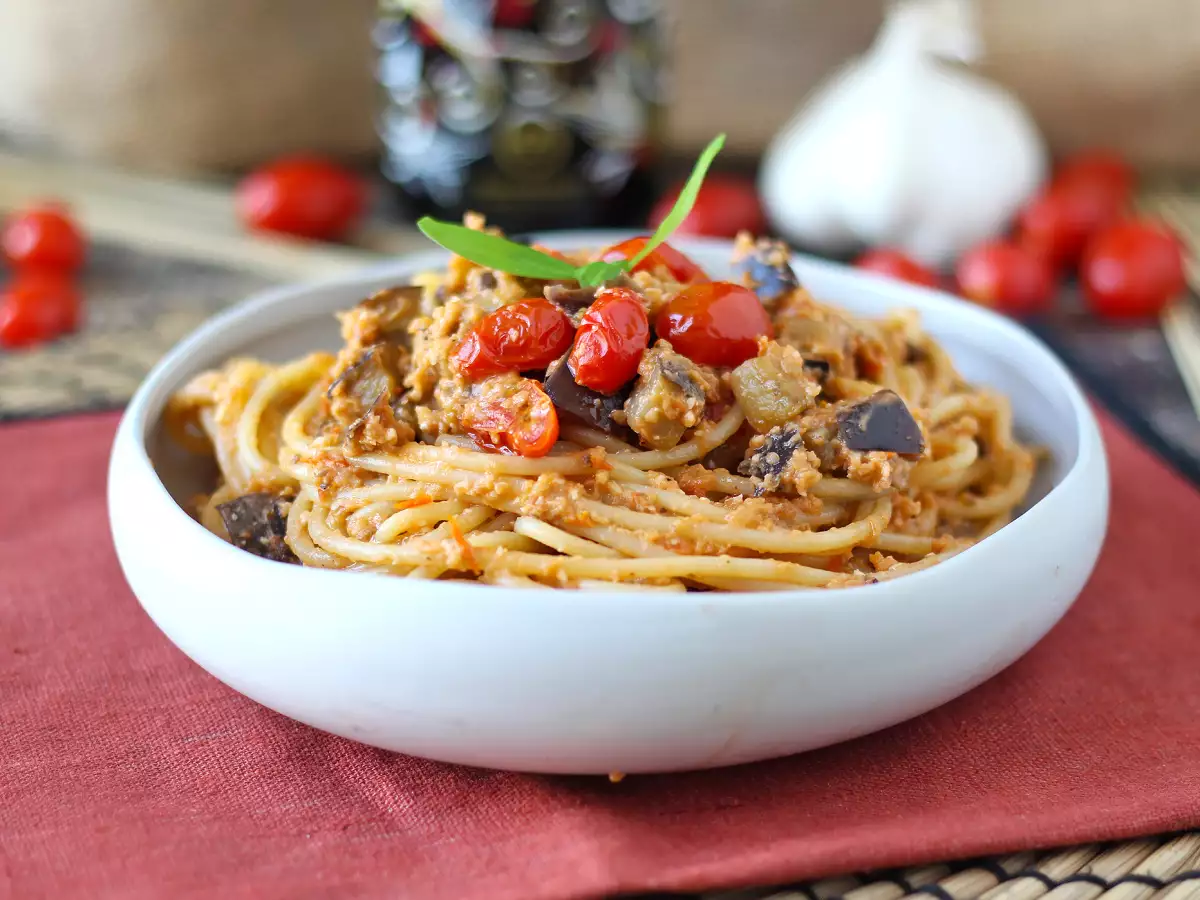 Receita Macarrão com creme de beringela e tomate-cereja: receita simples e saborosa