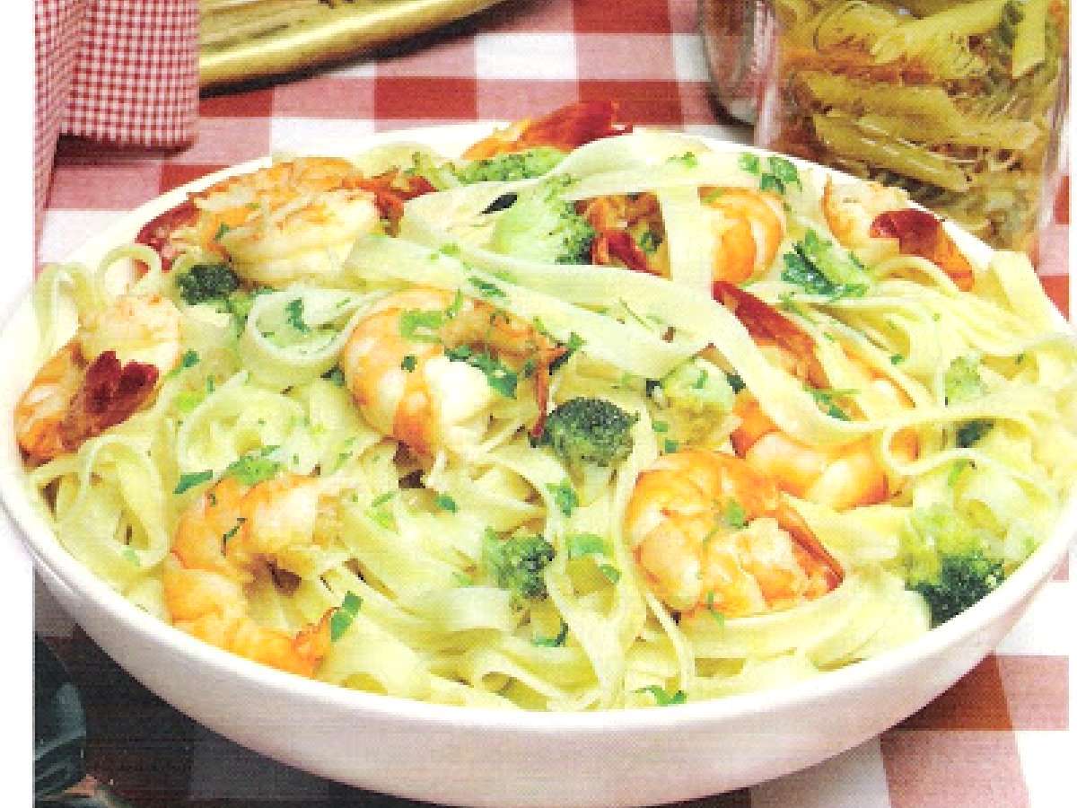 TAGLIATELLE COM CAMARÃO