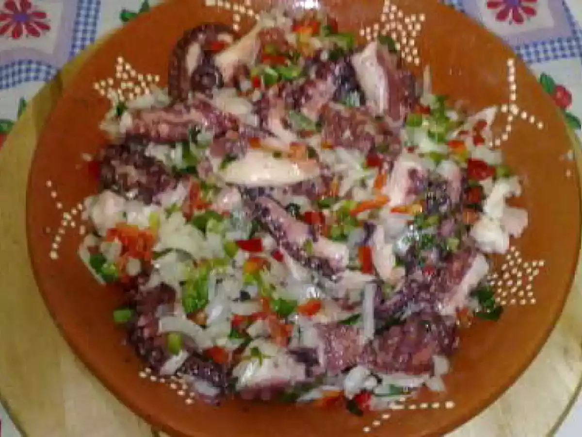 Receita Salada de polvo tradicional: fresca, leve e fácil de preparar