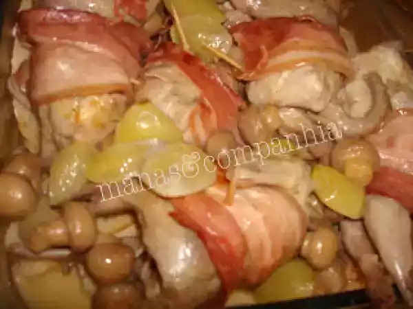 Receita Codornizes com bacon e uvas (ju)