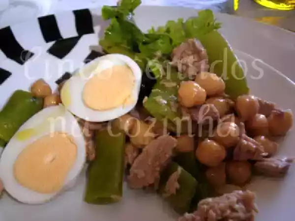 Receita Salada fresca de grão com atum e feijão verde
