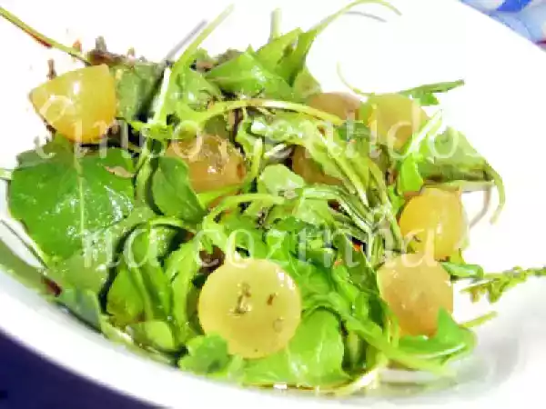 Receita Salada de rúcula e uvas brancas