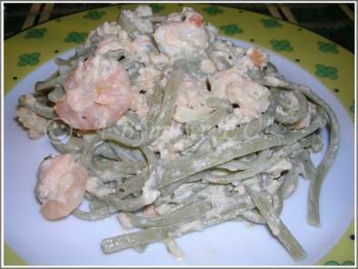 Receita Linguine al pesto com salmão, atum, camarão e molho de natas