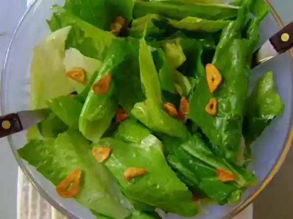 Receita Salada de radite com chips de alho