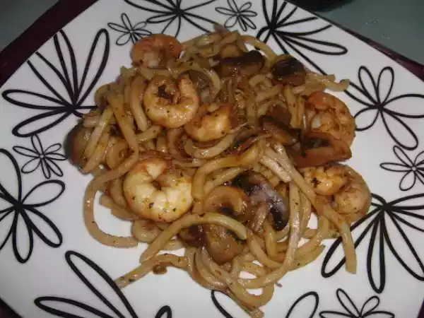 Receita Massa de caril com camarões e cogumelos