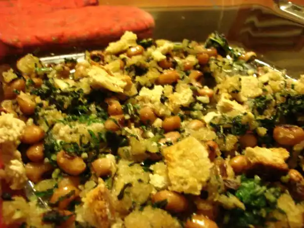 Receita Migas de broa com couve e feijão-frade