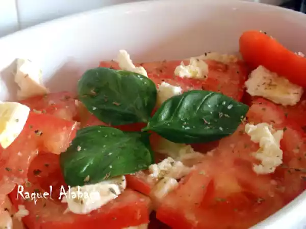 Receita Salada de tomate, mozzarella e basílico
