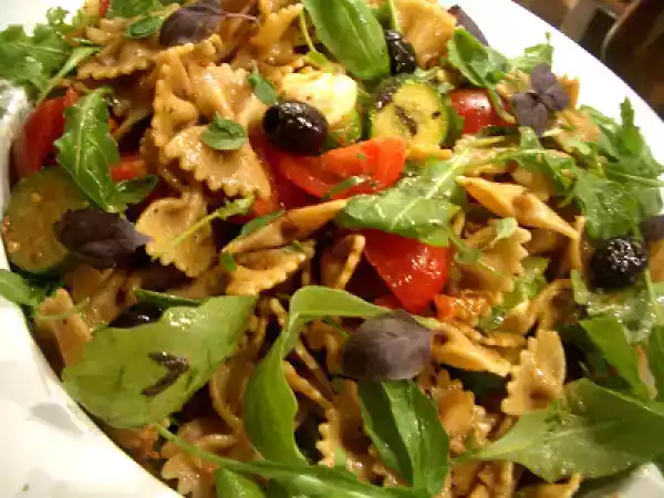Receita Salada italiana de farfalle integral