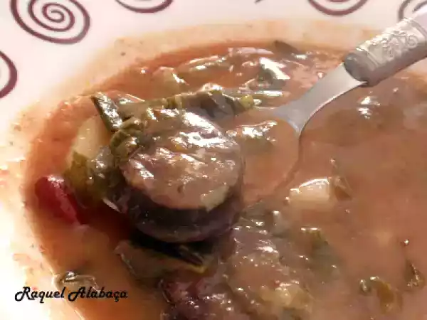Receita Sopa de feijão encarnado e couves