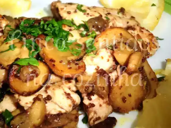 Receita Bifes de frango com cogumelos e mostarda de 4 frutos vermelhos