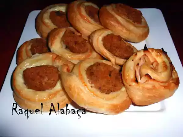 Receita Folhados de alheira e queijo