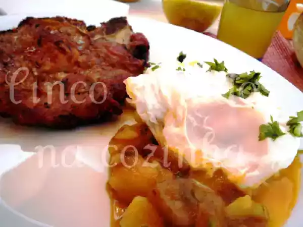 Receita Batatas e cogumelos em molho de tomate com ovos escalfados