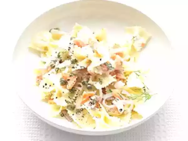 Receita Farfalle com salmão fumado e creme de queijo
