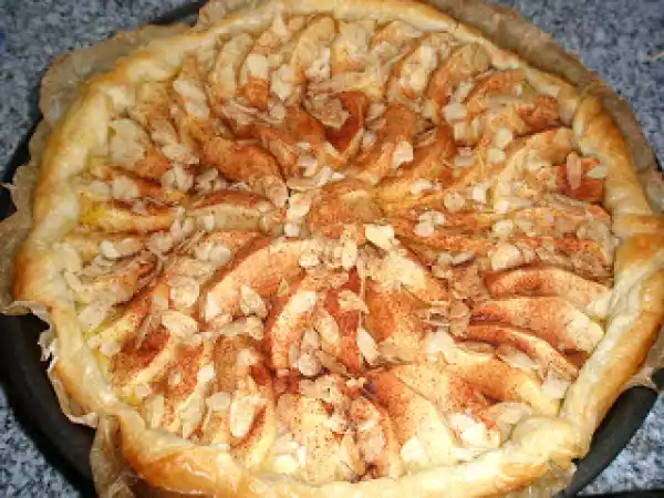 Receita Tarte de maça com bage cremim e amêndoa laminada