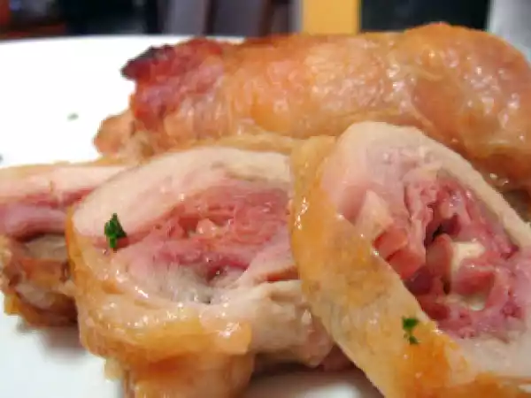 Receita Sobrecoxa de frango recheada com mostarda, presunto e queijo