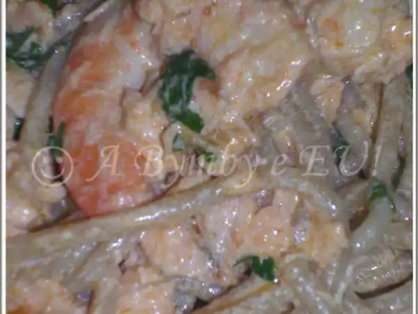 Receita Esparguete integral com salmão e gambas