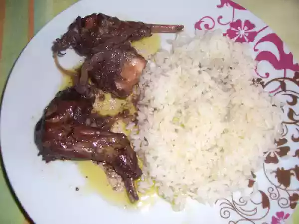 Receita Coelho estufado em vinho tinto