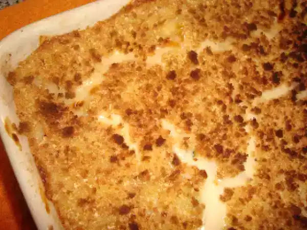 Receita Pescada gratinada em cama de batata palha, com crosta de broa de milho