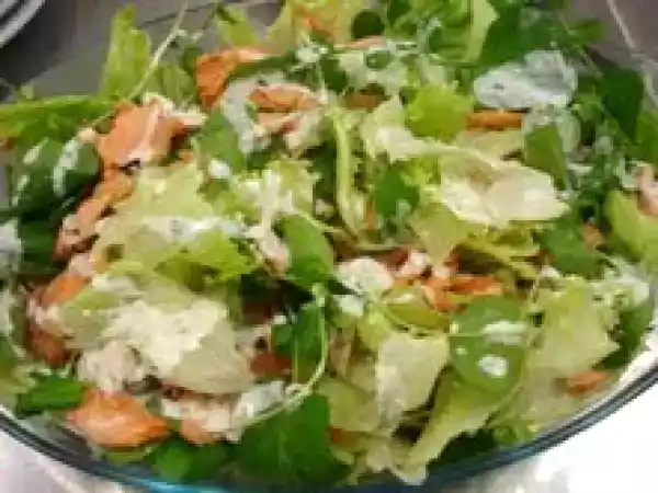 Receita Salada com molho de iogurte e ervas