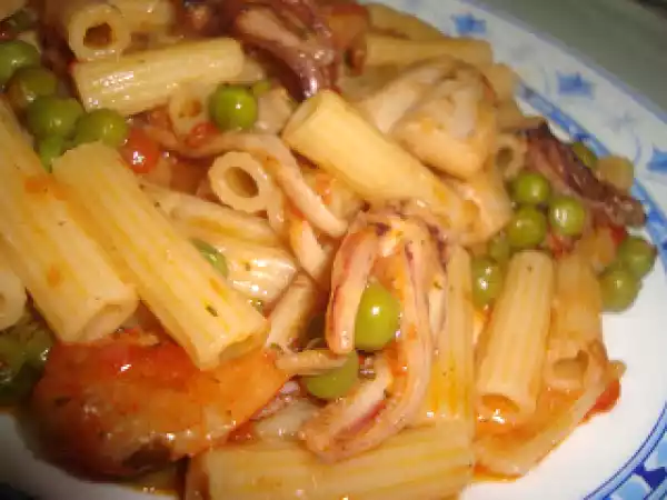 Receita Macarronada de lulas com camarão e ervilhas