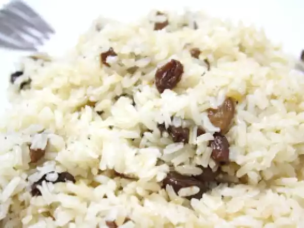 Receita Arroz com passas e pinhões