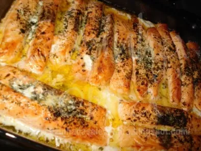 Lombos de salmão, no forno, aromatizados de coentros