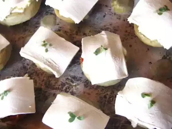 Receita Fundo de alcachofra recheado com tomate seco e queijos