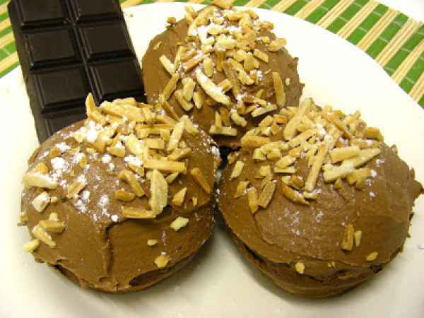 Receita Queques com creme de chocolate e amêndoa torrada