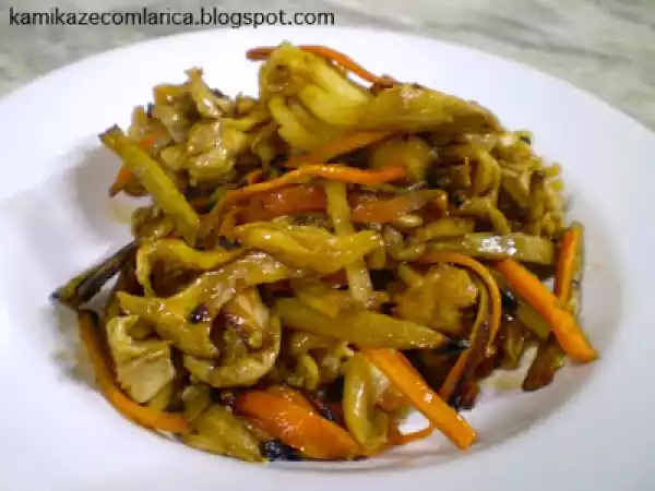 Receita Kinpira gobo enriquecido com shimeji