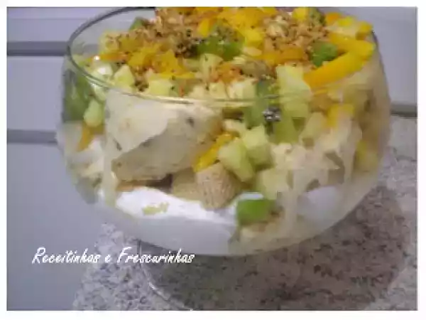 Receita Taça de sorvete com frutas