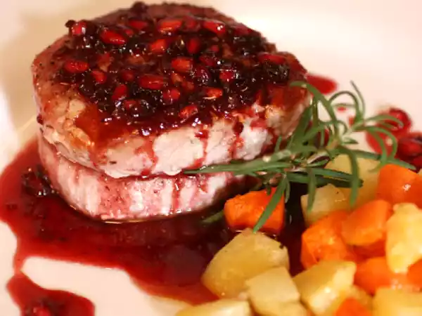 Receita Medalhão suíno ao molho de romã e vinho tinto