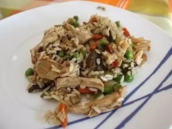 Receita Salteado de frango, arroz e legumes chineses