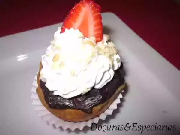 Receita Polcas com cobertura de chocolate e chantilly