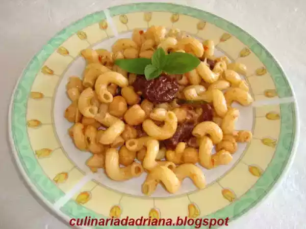Receita Macarrão com tomate-seco e grão-de-bico