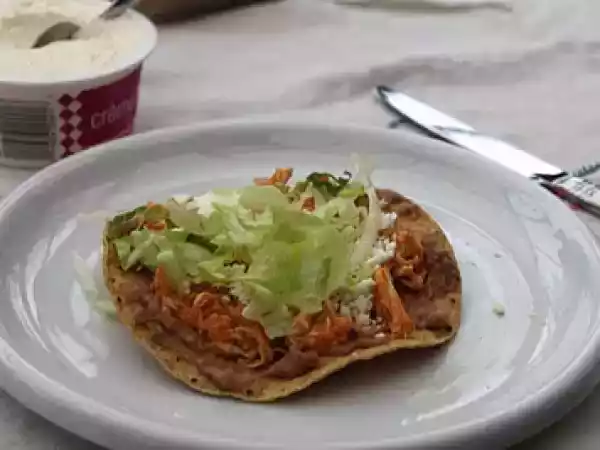 Receita Tinga (frango desfiado com tostada mexicana)