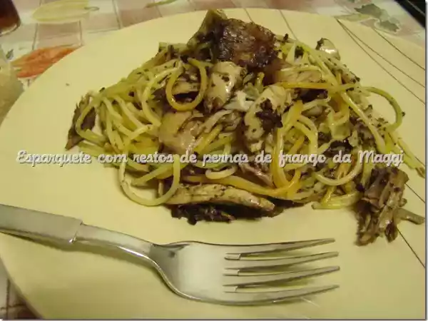 Receita Esparguete com restos de pernas de frango da maggi com e paté de azeitonas