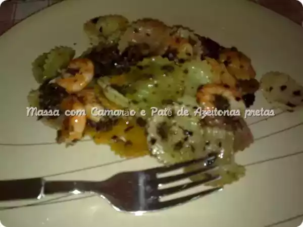 Receita Massa com camarão e paté de azeitonas pretas