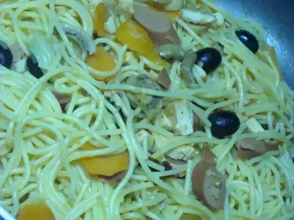 Receita Esparguete com frango e salsicha