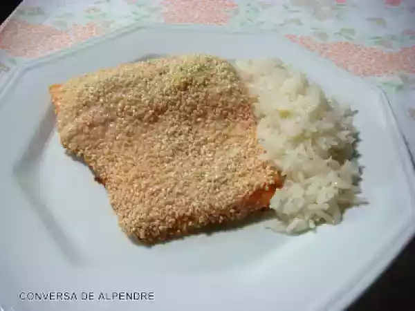 Receita Salmão com crosta de gergelim e arroz oriental