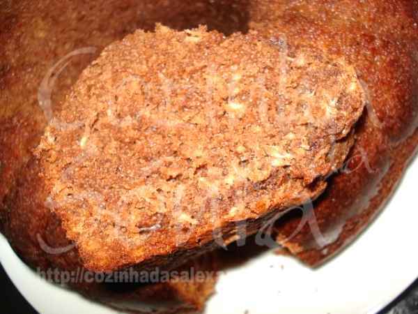Receita Bolo de chocolate enriquecido de coco ralado...