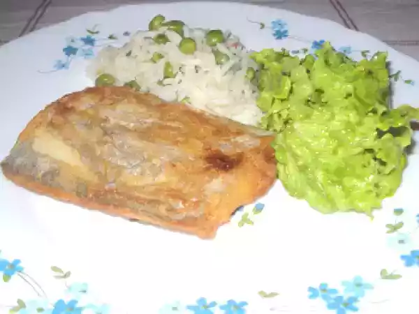 Receita Peixe-espada branco frito com arroz de ervilhas